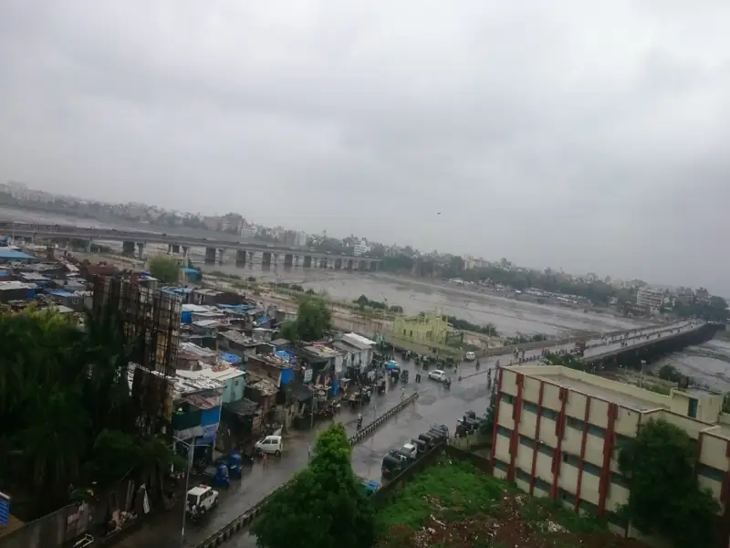 Navi Mumbai to Surat Cab